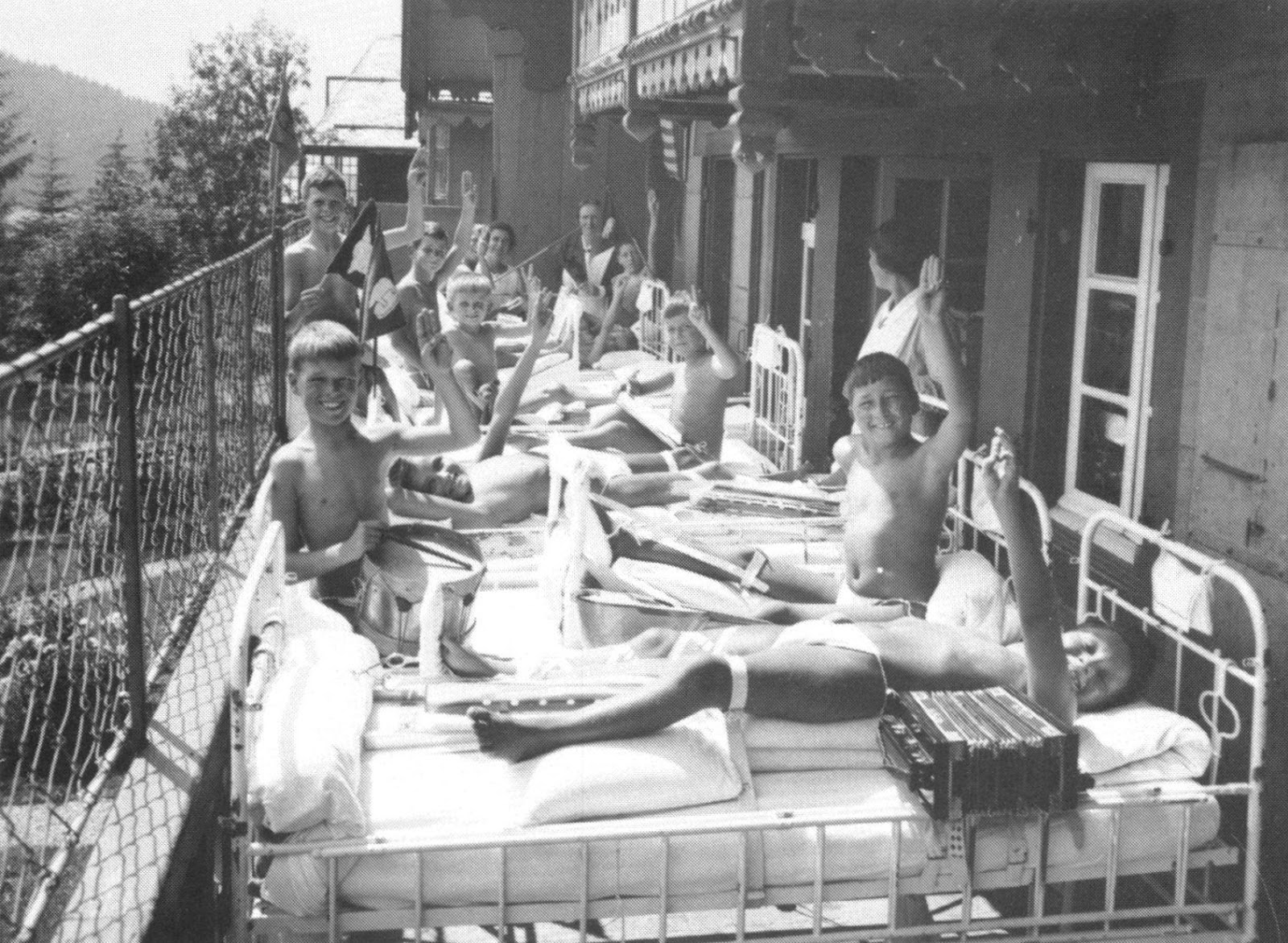 Le Pansement Solaire Background Cover